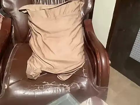 Snapshot of yourhero3466 chatting on October 15, 2025, 4:40 pm yourhero3466 online show from October 15, 2025, 4:40 pm