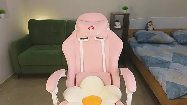 Eveleen Soleen online show from December 22, 2024, 9:53 pm