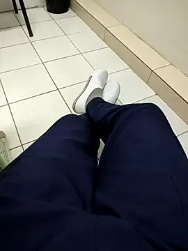 Snapshot of gatmoreno1 chatting on October 7, 2025, 4:37 pm gatmoreno1 online show from October 7, 2025, 4:37 pm