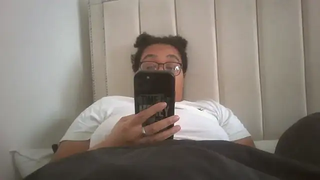 Snapshot of vanilla_chocolate23 chatting on February 6, 2025, 8:07 am vanilla chocolate23 online show from February 6, 2025, 8:07 am