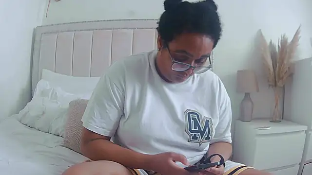 Snapshot of vanilla_chocolate23 chatting on October 22, 2025, 12:49 pm vanilla chocolate23 online show from October 22, 2025, 12:49 pm