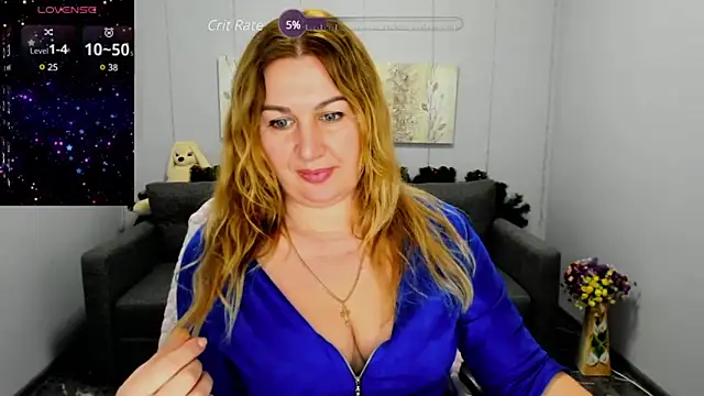 Snapshot of Lili_Crossi chatting on December 21, 2024, 9:33 am Lili Crossi online show from December 21, 2024, 9:33 am