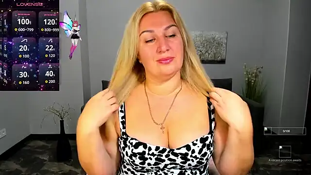 Snapshot of Lili_Crossi chatting on September 10, 2025, 5:51 am Lili Crossi online show from September 10, 2025, 5:51 am