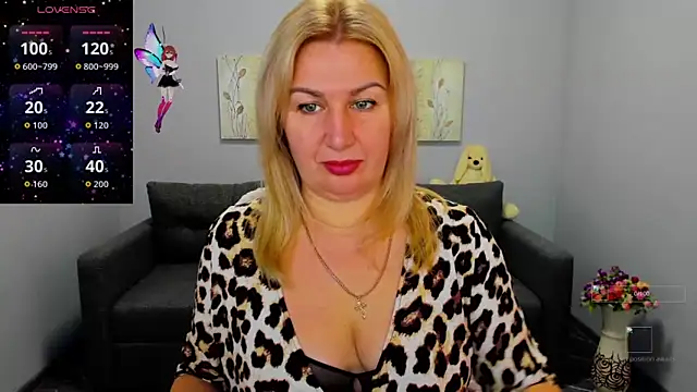Snapshot of Lili_Crossi chatting on October 15, 2025, 5:51 am Lili Crossi online show from October 15, 2025, 5:51 am