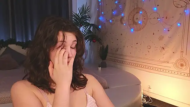 Snapshot of cherry_lea chatting on December 17, 2024, 6:42 pm cherry lea online show from December 17, 2024, 6:42 pm