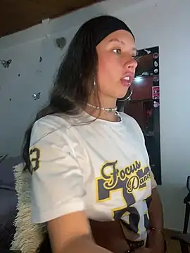 Snapshot of Andi9_ chatting on December 28, 2024, 2:43 am Andi9  online show from December 28, 2024, 2:43 am
