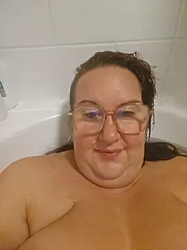 Snapshot of Bekahblows chatting on October 31, 2025, 10:44 pm Bekahblows online show from October 31, 2025, 10:44 pm