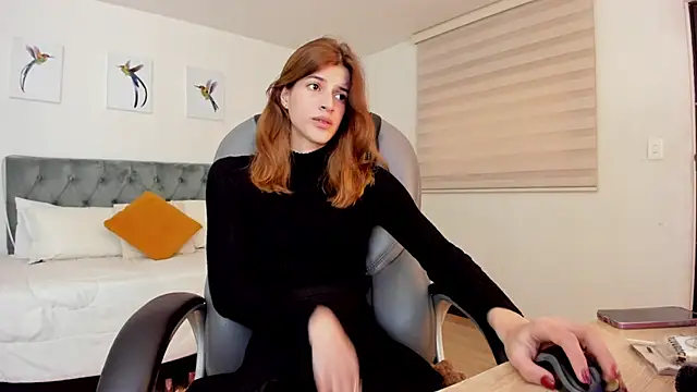 Nora Vennucci online show from September 9, 2025, 7:46 pm