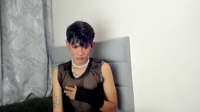 andrew uwu  online show from November 28, 2025, 10:45 pm