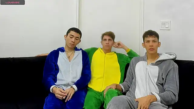 StrawwBoys online show from September 26, 2025, 10:41 am