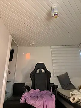 Anily Lovely online show from February 19, 2025, 11:04 pm