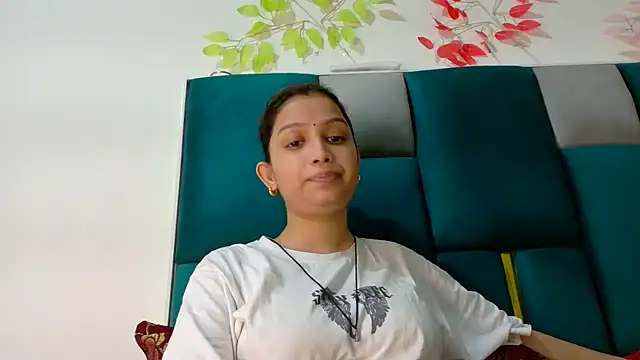 Snapshot of Aleena_Rai chatting on September 23, 2025, 6:33 pm Aleena Rai online show from September 23, 2025, 6:33 pm