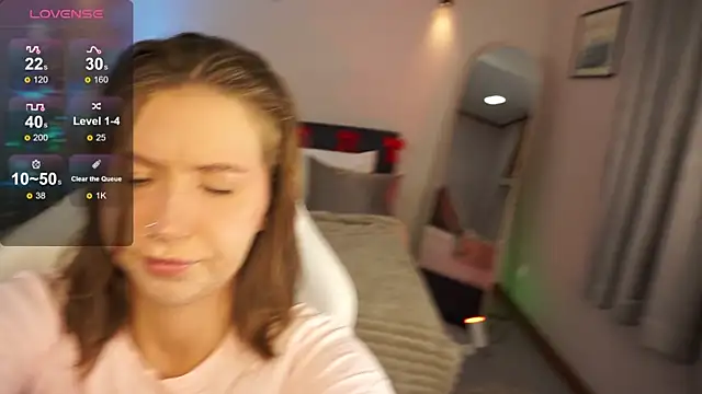 Snapshot of LinaSiren chatting on December 23, 2024, 3:18 am LinaSiren online show from December 23, 2024, 3:18 am