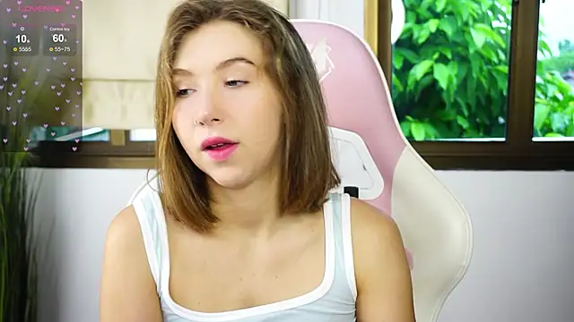 Snapshot of LinaSiren chatting on September 12, 2025, 3:28 am LinaSiren online show from September 12, 2025, 3:28 am