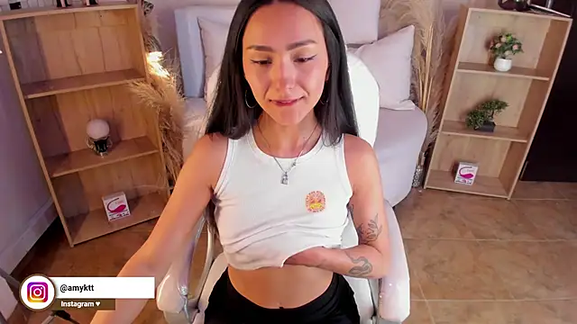 Amy Kiitty  online show from December 18, 2024, 12:10 am