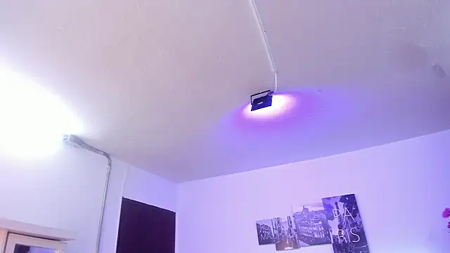 Amy Kiitty  online show from November 28, 2025, 1:03 pm