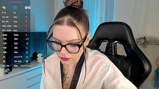 Snapshot of Marta_May_ chatting on December 13, 2024, 7:10 pm Marta May  online show from December 13, 2024, 7:10 pm