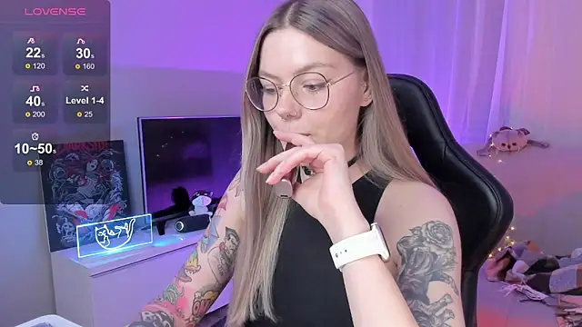 Snapshot of Marta_May_ chatting on September 26, 2025, 4:00 pm Marta May  online show from September 26, 2025, 4:00 pm