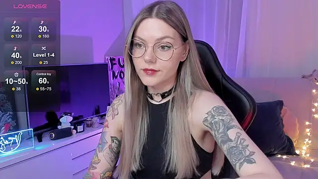 Snapshot of Marta_May_ chatting on October 8, 2025, 6:16 pm Marta May  online show from October 8, 2025, 6:16 pm