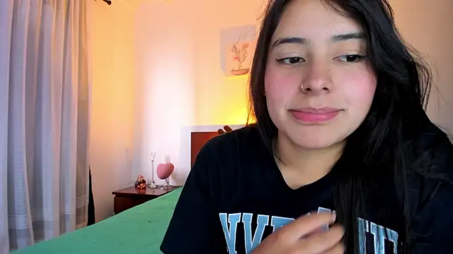 Snapshot of GabyButtler1 chatting on March 3, 2025, 8:32 pm GabyButtler1 online show from March 3, 2025, 8:32 pm