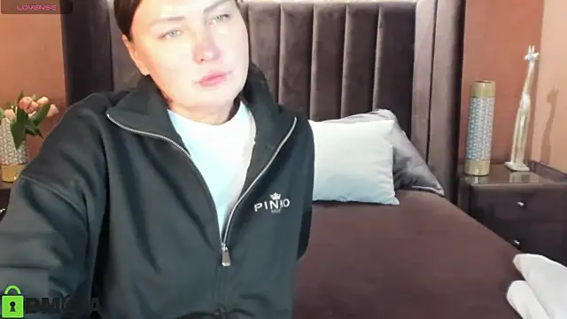 Snapshot of EmmaSparky chatting on January 29, 2025, 2:21 pm EmmaSparky online show from January 29, 2025, 2:21 pm