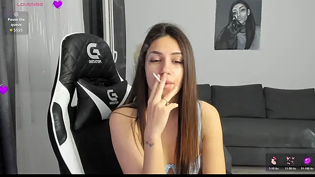 Kimi Ivy online show from December 14, 2025, 5:02 am