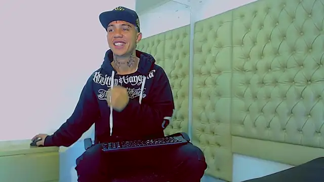 Snapshot of HannibalLester chatting on February 1, 2025, 12:29 am HannibalLester online show from February 1, 2025, 12:29 am