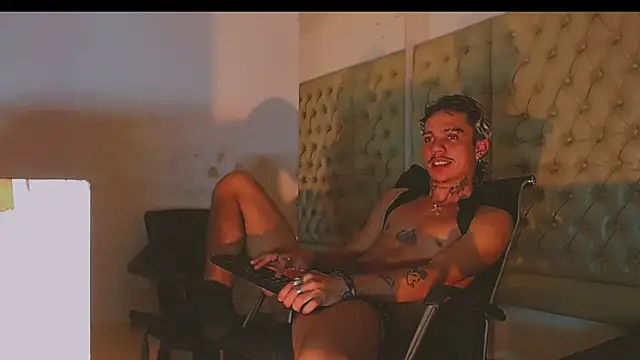 Snapshot of HannibalLester chatting on February 23, 2025, 1:24 am HannibalLester online show from February 23, 2025, 1:24 am