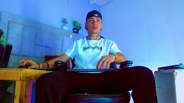 Snapshot of HannibalLester chatting on September 10, 2025, 4:01 am HannibalLester online show from September 10, 2025, 4:01 am