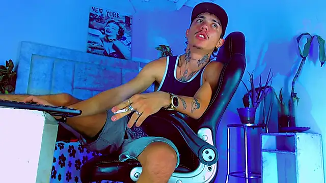 Snapshot of HannibalLester chatting on September 14, 2025, 5:01 pm HannibalLester online show from September 14, 2025, 5:01 pm