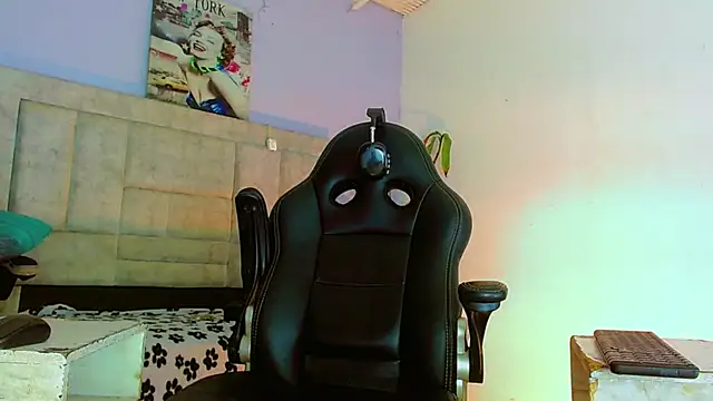 Snapshot of HannibalLester chatting on September 20, 2025, 4:57 am HannibalLester online show from September 20, 2025, 4:57 am