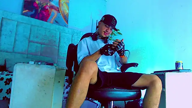 Snapshot of HannibalLester chatting on October 22, 2025, 4:24 am HannibalLester online show from October 22, 2025, 4:24 am