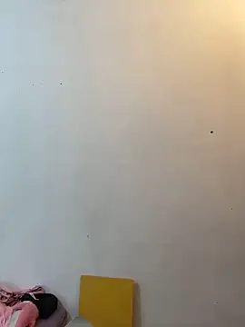 crystalmmour online show from January 27, 2025, 11:43 am