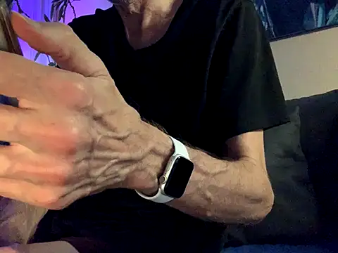 Bula94193 online show from October 17, 2025, 7:49 pm