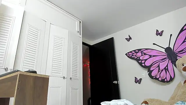 Snapshot of sweet_amalia4 chatting on November 30, 2025, 3:43 am sweet amalia4 online show from November 30, 2025, 3:43 am