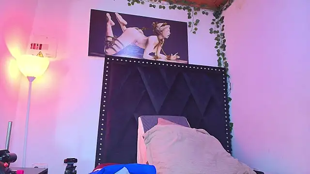 dafne queenn online show from November 22, 2025, 12:48 pm