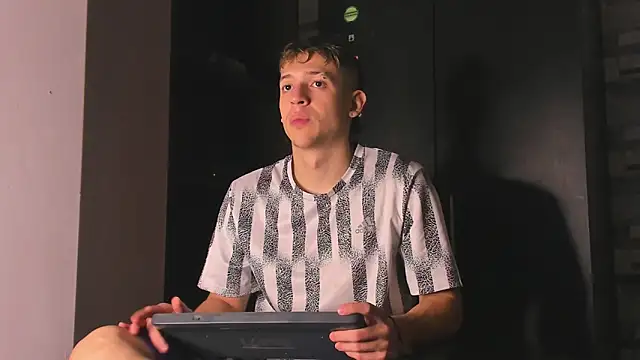 Dimitri higth420 online show from November 18, 2025, 11:26 pm