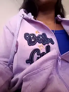 AnnieScott  online show from March 17, 2025, 7:37 pm