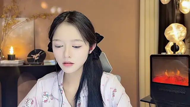 xiaodaibabyy online show from December 8, 2024, 2:19 pm