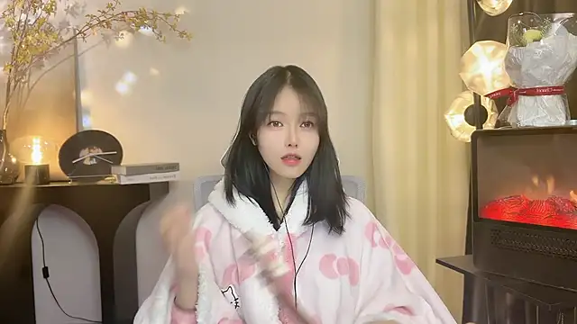 xiaodaibabyy online show from December 24, 2024, 3:58 pm