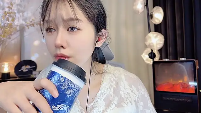 xiaodaibabyy online show from January 12, 2025, 1:37 pm