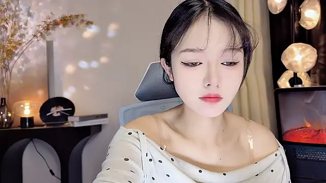 xiaodaibabyy online show from February 9, 2025, 1:25 pm