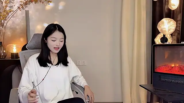 xiaodaibabyy online show from February 15, 2025, 4:12 pm