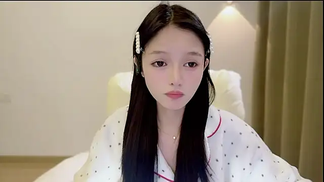 xiaodaibabyy online show from October 29, 2025, 1:35 pm