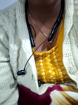 Snapshot of lovelyruhi chatting on January 6, 2025, 11:18 am lovelyruhi online show from January 6, 2025, 11:18 am