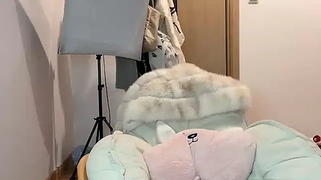 Lili-2 online show from January 17, 2025, 6:12 pm