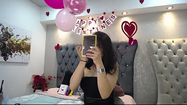 Snapshot of Melodi_Roux chatting on February 14, 2025, 2:54 pm Melodi Roux online show from February 14, 2025, 2:54 pm