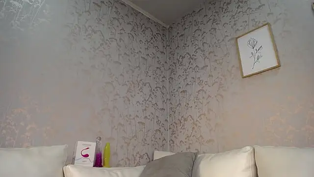 Snapshot of Melodi_Roux chatting on March 21, 2025, 7:35 pm Melodi Roux online show from March 21, 2025, 7:35 pm