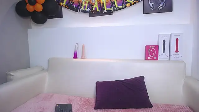 Snapshot of Melodi_Roux chatting on October 31, 2025, 1:12 pm Melodi Roux online show from October 31, 2025, 1:12 pm