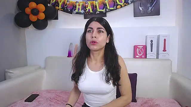 Snapshot of Melodi_Roux chatting on November 4, 2025, 1:10 pm Melodi Roux online show from November 4, 2025, 1:10 pm